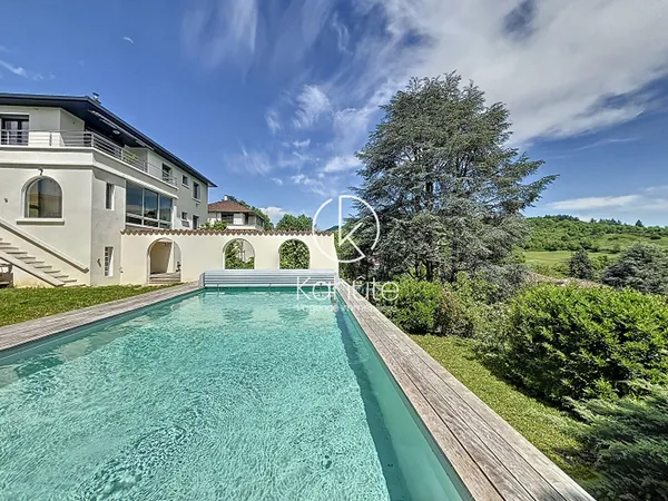 Maison 7 pièces 210 m²