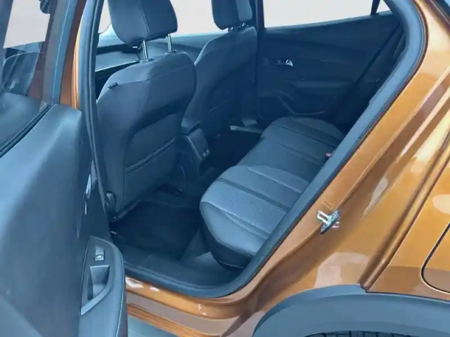 Peugeot 2008 puretech 130 s&amp;s eat8 — photo 12