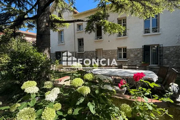 Maison 9 pièces 237 m²
