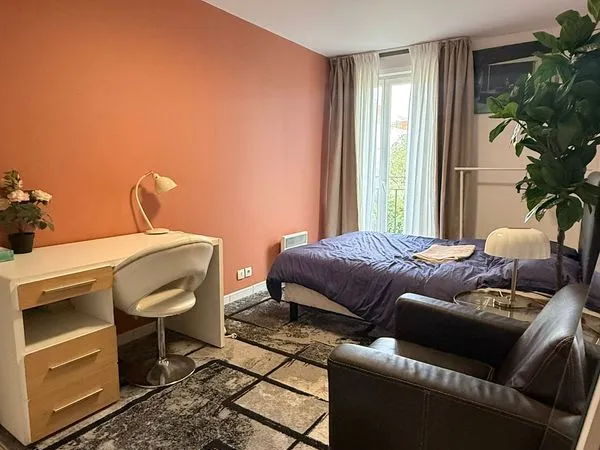 Colocation chambre 18m2 avec douche privée à l'intérieur
