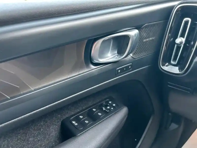 Volvo Xc40 t4 recharge 129+82 ch dct7 — photo 19