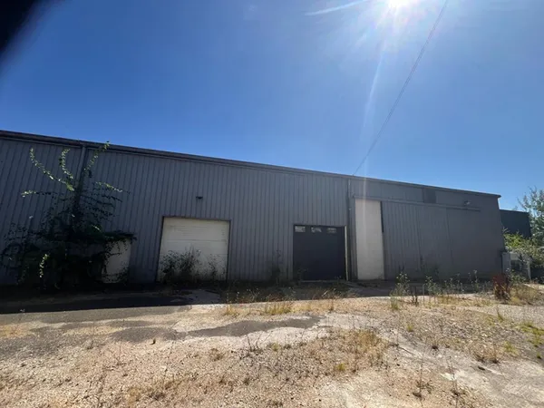 Vends local commercial - 528 m² - Rambouillet 78120