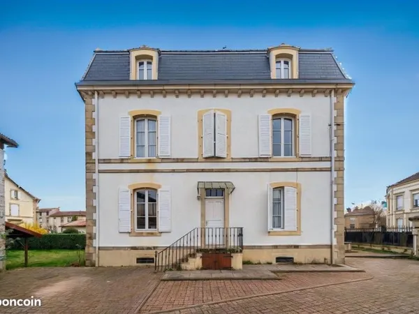 Maison 11 pièces 303 m²