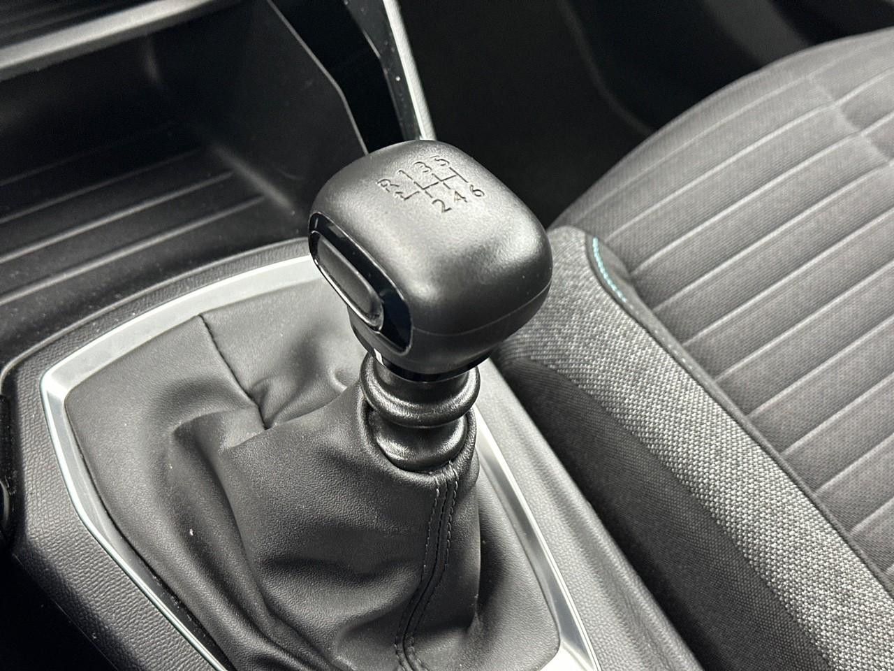 Peugeot 2008 puretech 130 s&s bvm6 style — photo 30