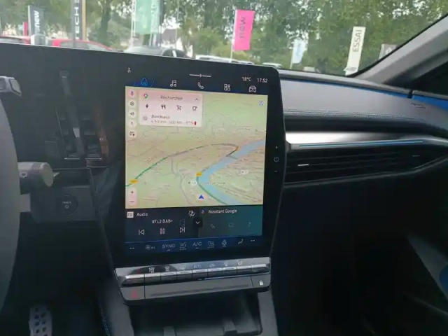 Renault Megane e-tech 220 ch autonomie confort — photo 12