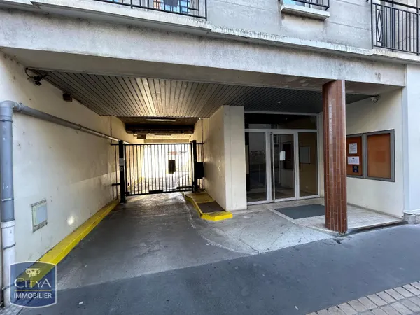 Stationnement Location Tours   168€