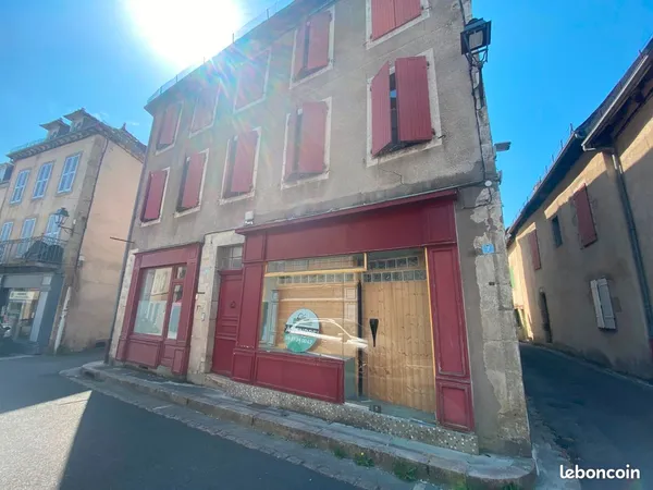 3 lots dans immeuble ancien coeur de village Argentat sur Dordogne