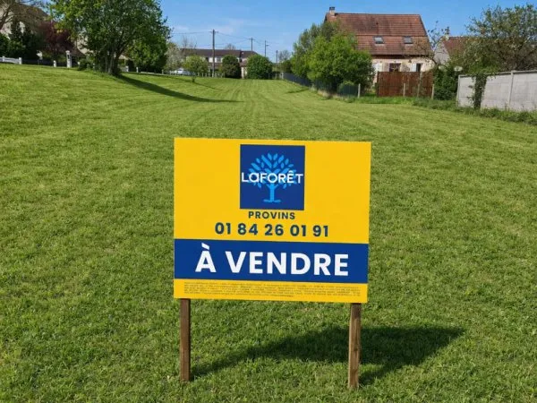 Terrain 593 m²