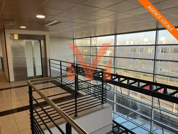 Bureaux 566 m²