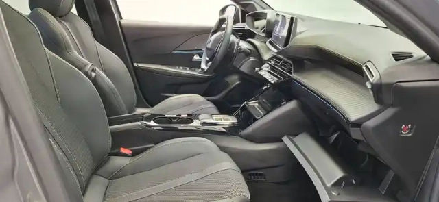 Peugeot 208 hybrid 136 e-dcs6 — photo 19