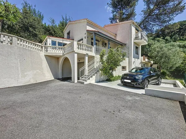 Villa 8 pièces 216 m²
