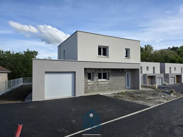 Maison neuve 5 pièces avec garage, jardin et terrasse