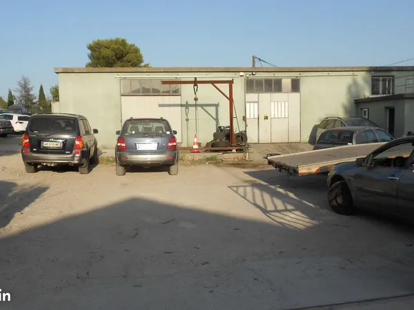 Local d’activité et entrepôt Location Le Muy  120m² 1200€