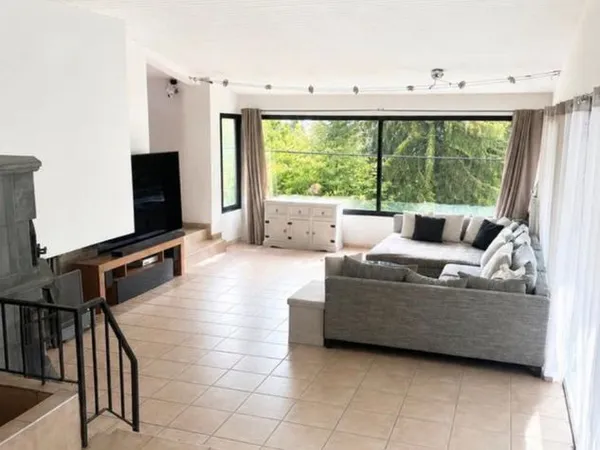 Maison de village 8 pièces 250m2