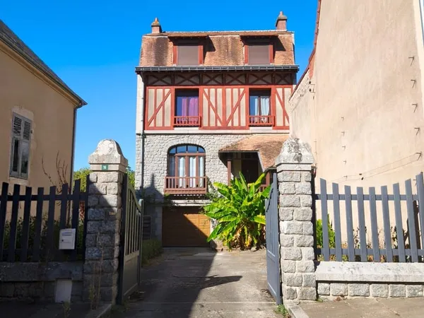 Maison à colombages 8 pièces 170 m² 5 chambres jardin garage véranda LA CELLE DUNOISE (23) Creuse 3h