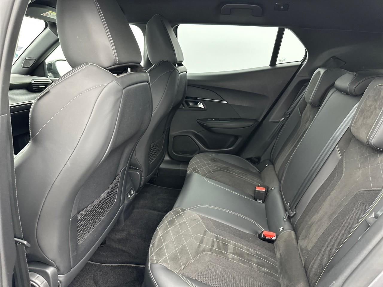 Peugeot 2008 electrique 136 ch gt pack — photo 12
