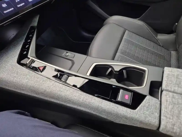 Peugeot 3008 hybrid 145 e-dcs6 — photo 13