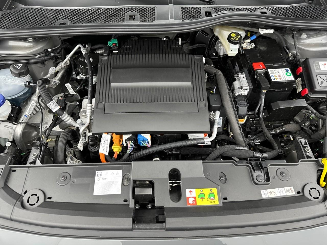 Peugeot 208 electrique 54 kwh 156ch allure — photo 13