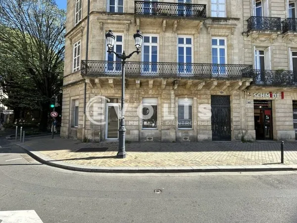 Locaux commerciaux - A VENDRE - 140,04 m² non divisibles
