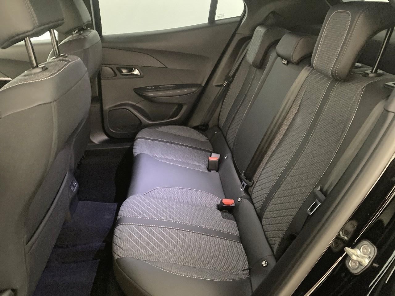Peugeot 2008 hybrid 145 ch e-dcs6 allure — photo 10