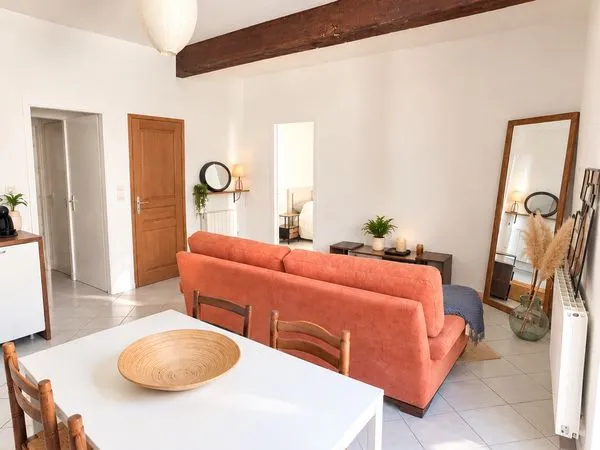 ✨ T2 MEUBLÉ 42,30 m² - CŒUR DE CRÉMIEU - LUMINEUX & CHARME