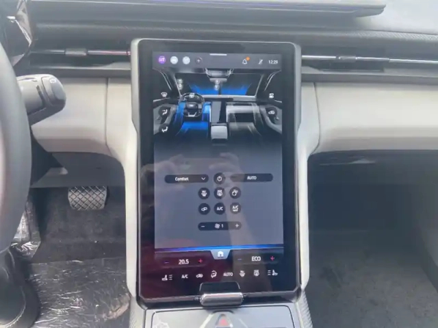 Ford Explorer 170ch standard range 52kwh pack premium rwd — photo 5