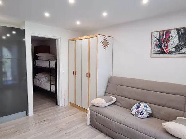 Studio cabine d'environ 28 m2 dans une résidence sécurisée avec piscine et terrain de tennis à 2 min