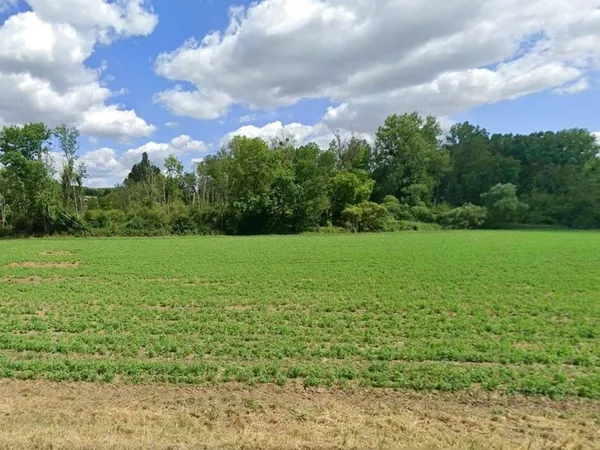 Terrain 933 m²
