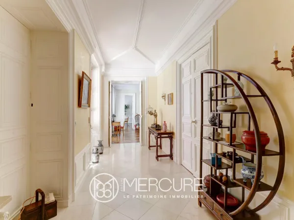 Appartement de réception d'exception au sein d'un hôtel particul