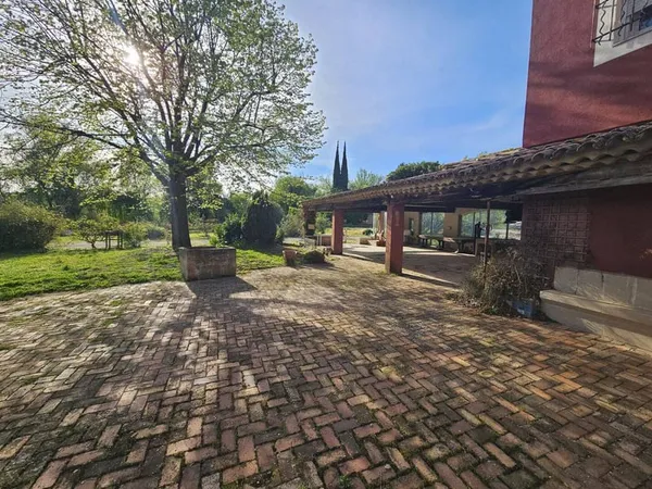 Maison 8 pièces 295 m²