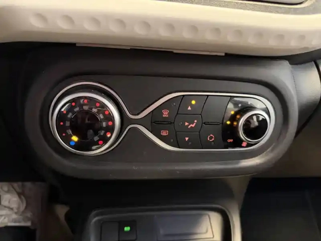 Renault Twingo iii e-tech — photo 33
