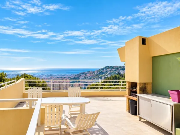 NICE - DERNIER ÉTAGE - TERRASSE 85 M² - VUE PANORAMIQUE MER & VILLE