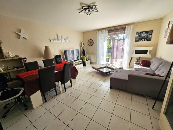 Duplex T4 de type maison de 78 m² avec 3 chambres et jardin