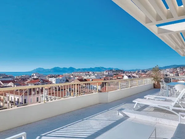 CENTRE (BANANE) - TRÈS RARE - PENTHOUSE VUE MER