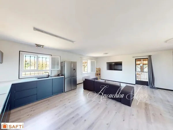 Maison avec vue dégagée et terrain constructible