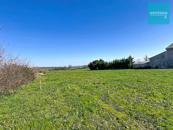 Terrain d'environ 1500 m² - constructible - viabilisé - Marcilly le Châtel