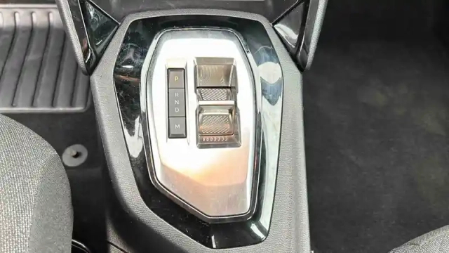 Peugeot 208 hybrid 100 e-dcs6 — photo 19
