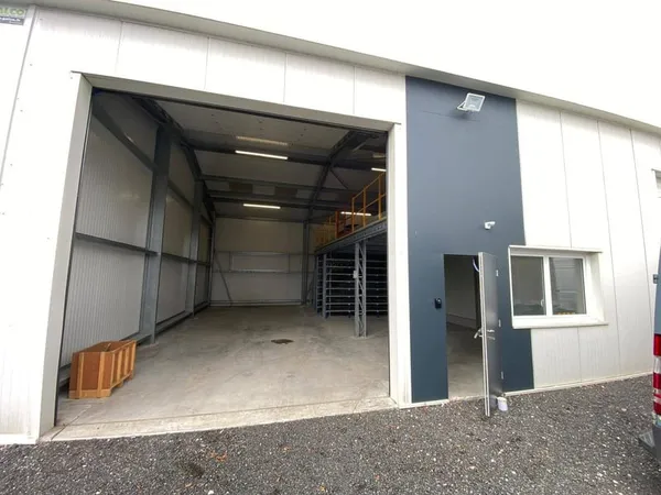 Entrepôt 180 m²