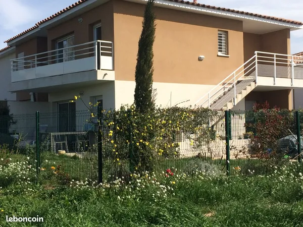 La Fare les oliviers Aix T2 47m2 parkings balcons
