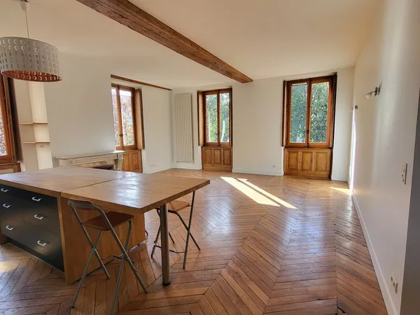Direct Propriétaire . Lyon 1er proximité immédiate Croix-Rousse Magnifique T4 de 123m2 avec garage, 