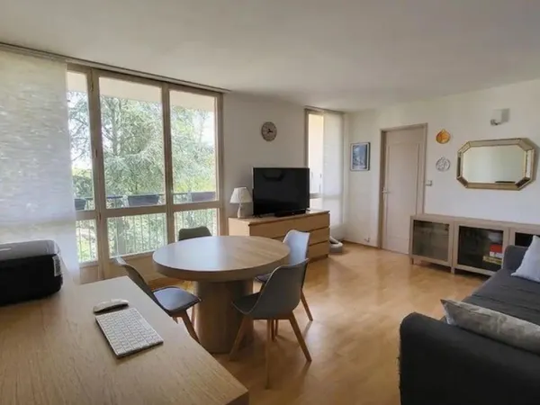 Appartement lumineux avec Balcon