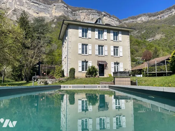 Maison 10 pièces 260 m²