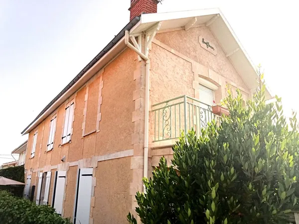 Bassin d'Arcachon - Gujan-Mestras, investisseur ou grande famille, cette belle bâtisse de ville T6 d