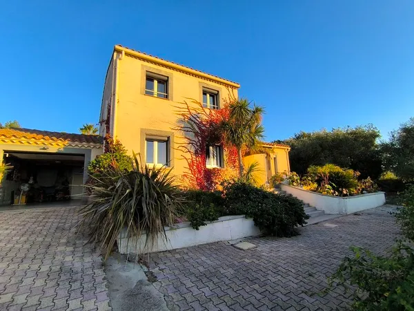 Maison familiale 135 m² avec terrain de 769 m² à Vinassan