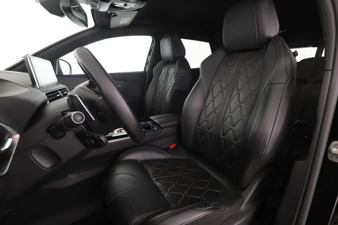 Peugeot 3008 1.5 Blue-HDi GT Line EAT8 — photo 9