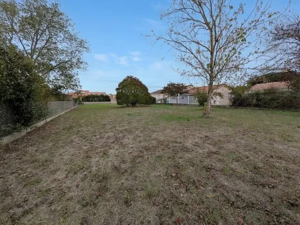 Terrain 1072 m²
