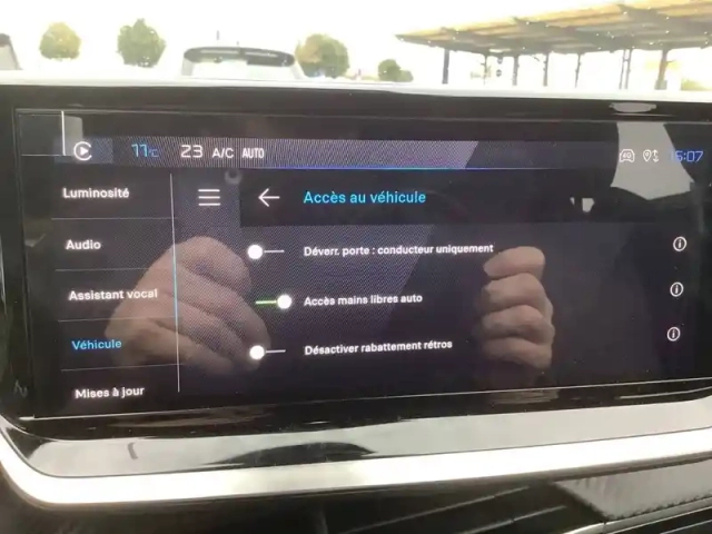 Peugeot 2008 hybrid 145 e-dcs6 — photo 22