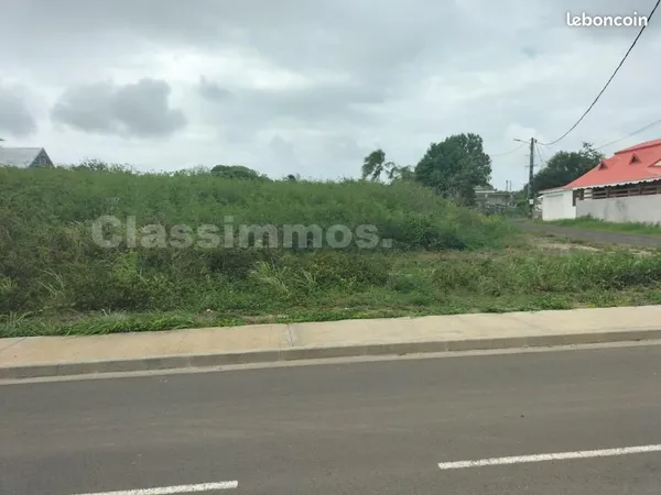 Terrain 604 m² Petit Canal