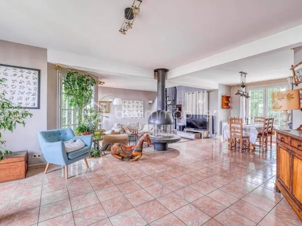 Maison 8 pièces 180 m²