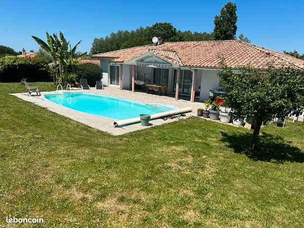 Maison contemporaine 143 m² avec 4 chambres, piscine et garage double